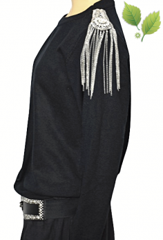 Czarny sweterek w stylu rock z wiszącymi pagonami i kryształami M L